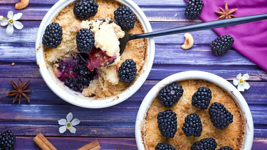 blackberry and apple pie