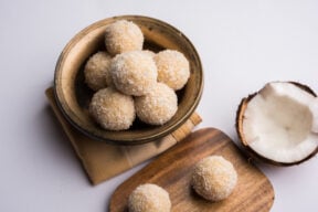 coconut ladoo